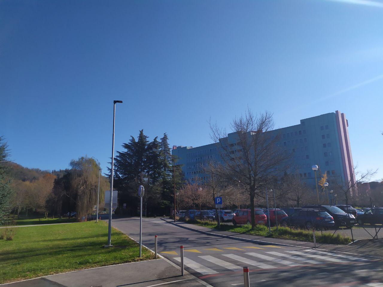 Copertina per Incidente tra moto e auto al Petrol di Kozarno, centauro di 74 anni in ospedale